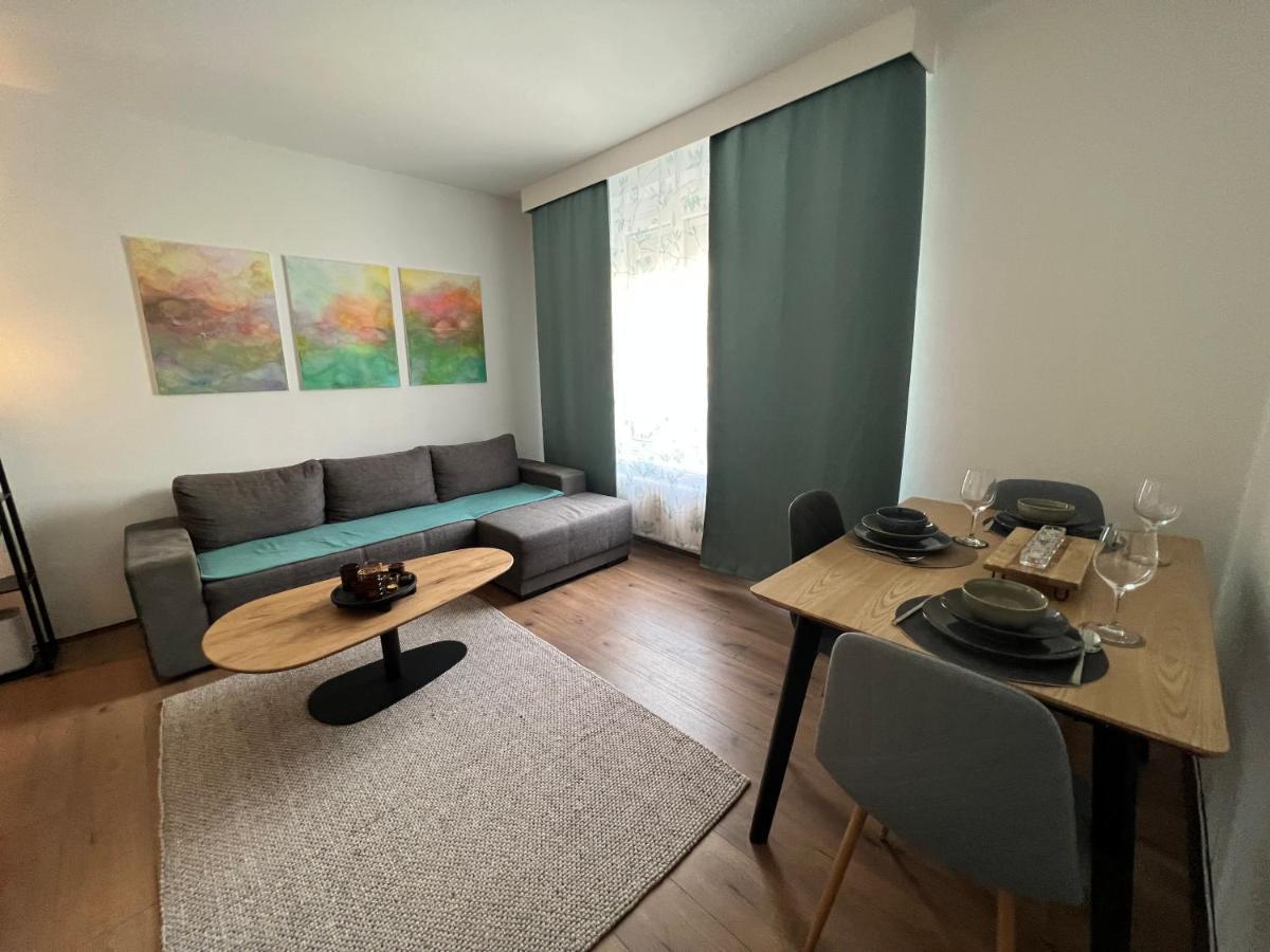 Apartment Friendly Space